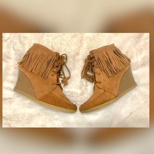 Minnetonka suede fringe bootie